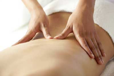 Massage du Dos - Institut de beauté Orléans - Beauté Détente Massage épilation définitive Relaxation Modelage UV